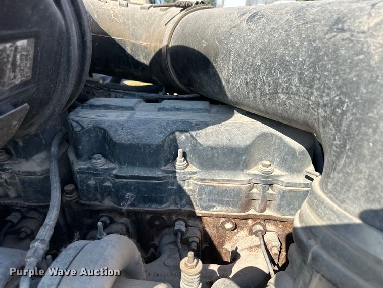 image for item OM9580 2000 Mack CX613 semi truck