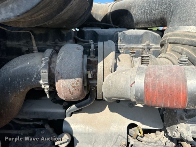 image for item OM9580 2000 Mack CX613 semi truck