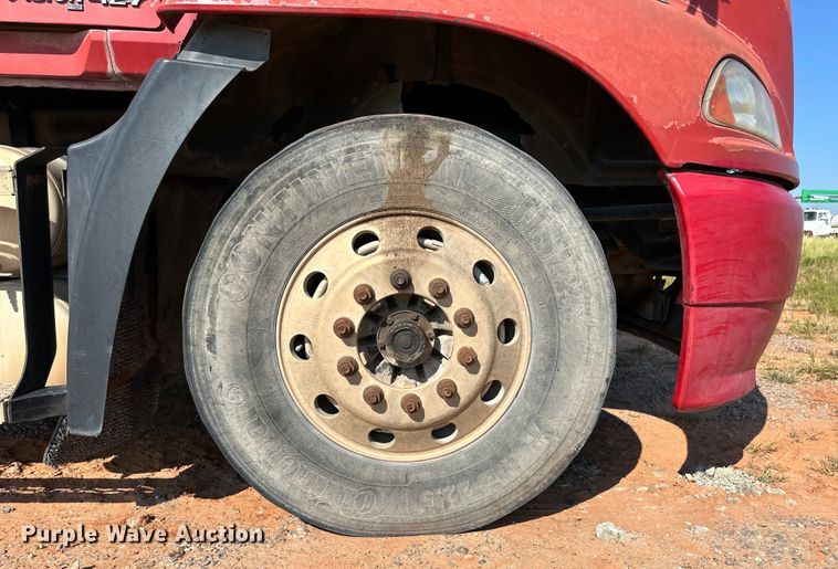 image for item OM9580 2000 Mack CX613 semi truck