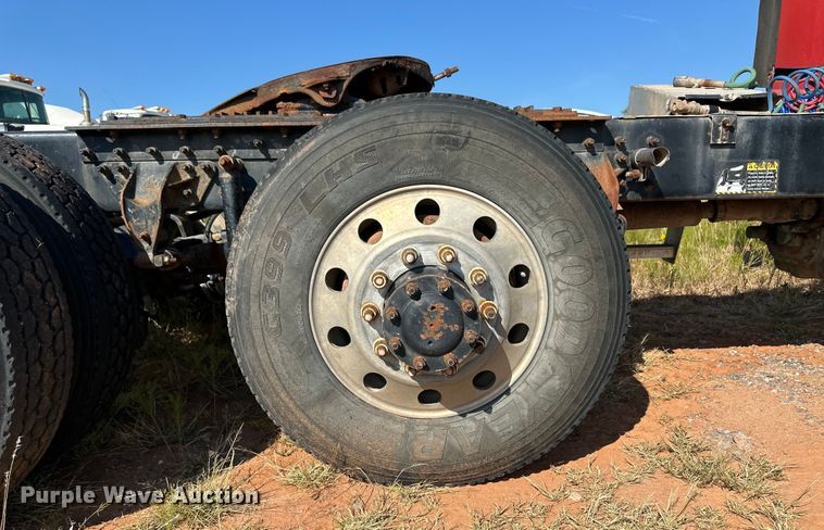 image for item OM9580 2000 Mack CX613 semi truck