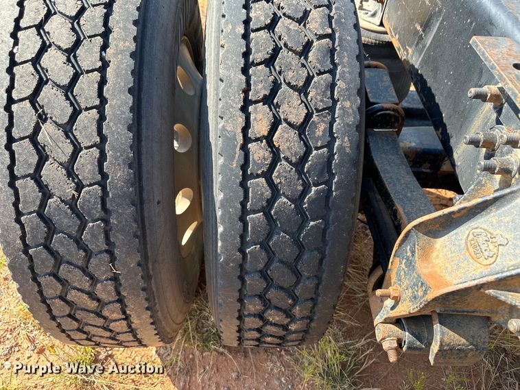 image for item OM9580 2000 Mack CX613 semi truck