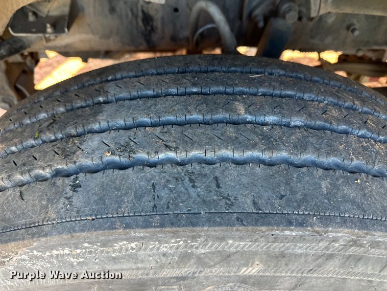 image for item OM9580 2000 Mack CX613 semi truck