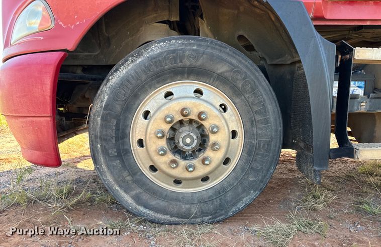 image for item OM9580 2000 Mack CX613 semi truck