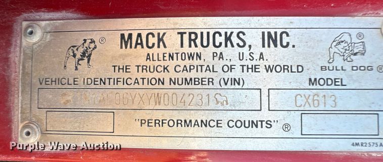 image for item OM9580 2000 Mack CX613 semi truck