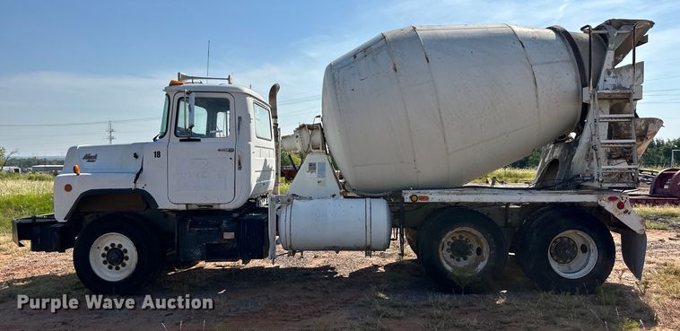 image for item OM9581 1994 Mack DM690S ready mix truck
