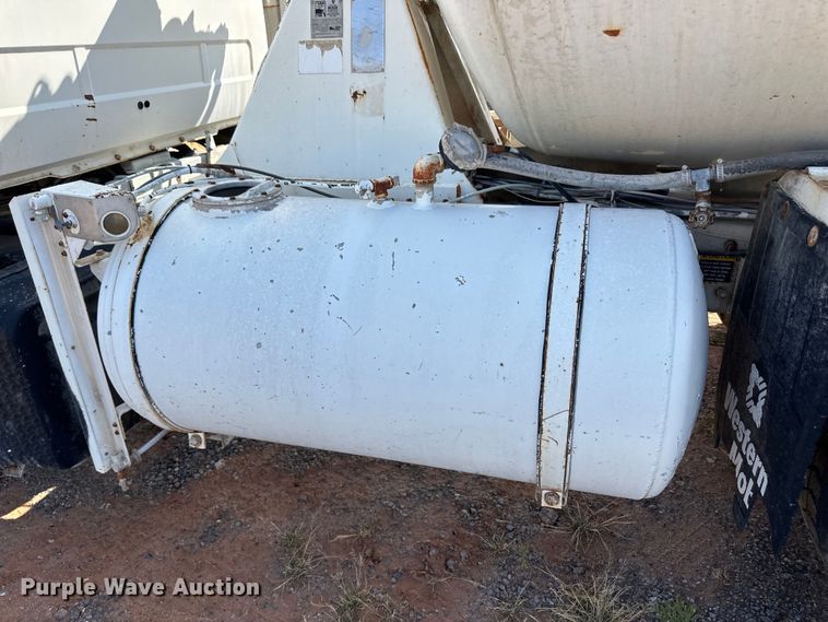 image for item OM9581 1994 Mack DM690S ready mix truck