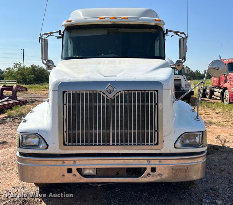 image for item OM9582 2007 International 9400i semi truck