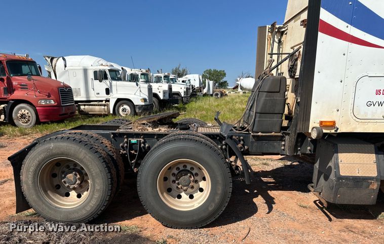 image for item OM9582 2007 International 9400i semi truck