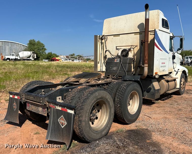 image for item OM9582 2007 International 9400i semi truck