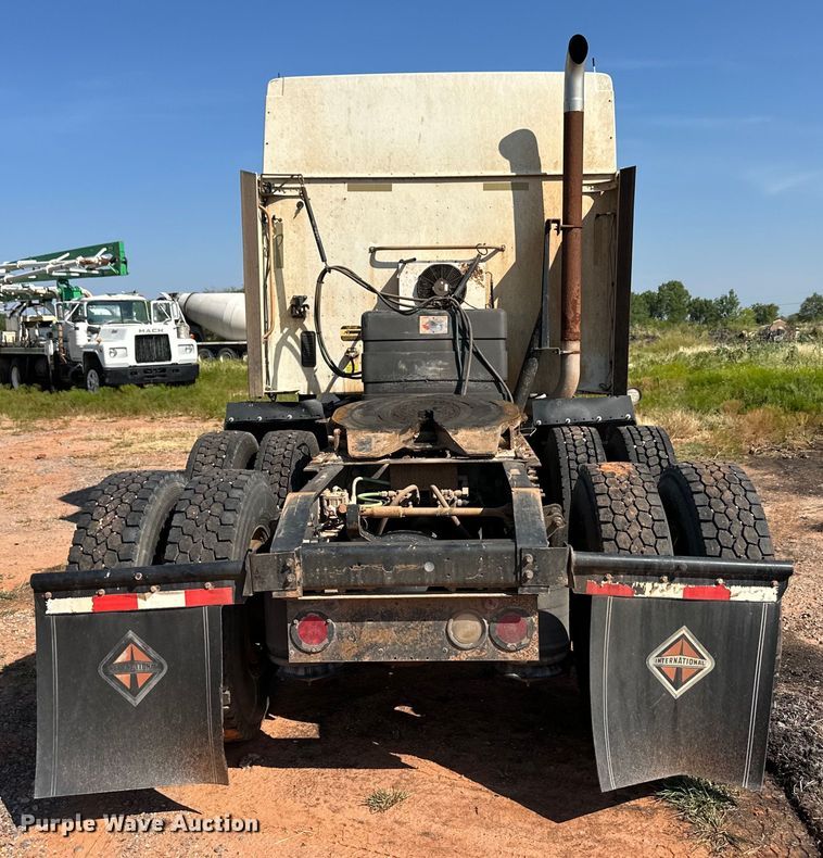 image for item OM9582 2007 International 9400i semi truck