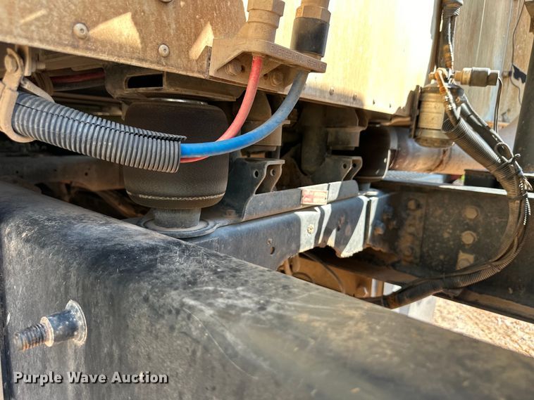 image for item OM9582 2007 International 9400i semi truck