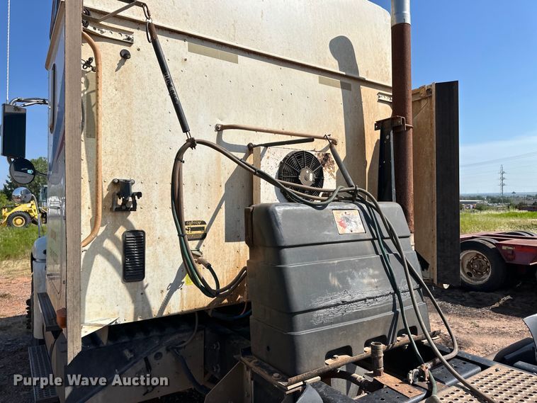 image for item OM9582 2007 International 9400i semi truck