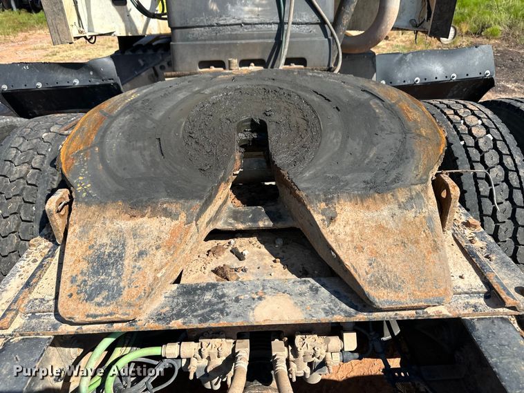 image for item OM9582 2007 International 9400i semi truck