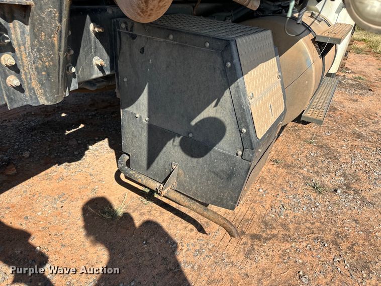 image for item OM9582 2007 International 9400i semi truck