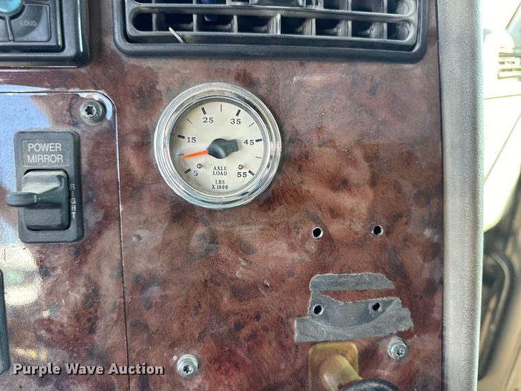 image for item OM9582 2007 International 9400i semi truck