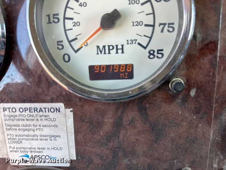 image for item OM9582 2007 International 9400i semi truck