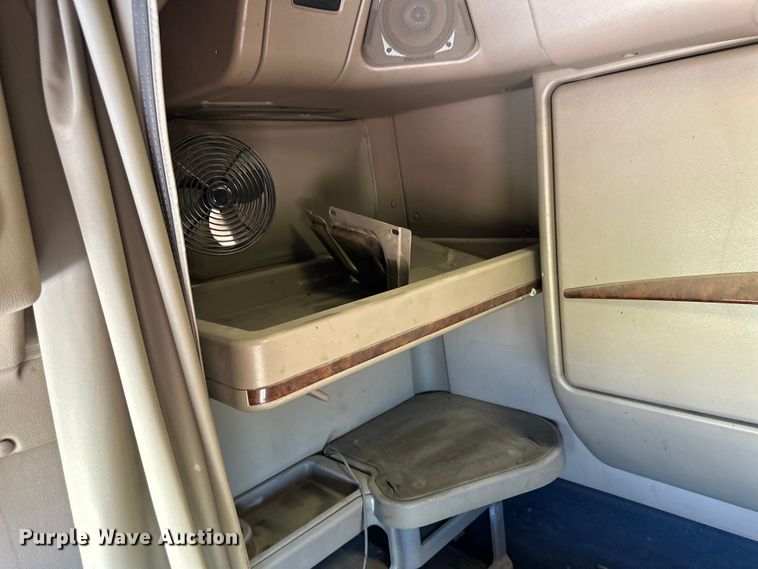 image for item OM9582 2007 International 9400i semi truck