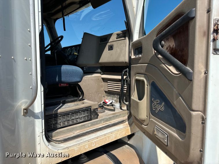 image for item OM9582 2007 International 9400i semi truck