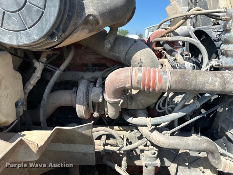 image for item OM9582 2007 International 9400i semi truck