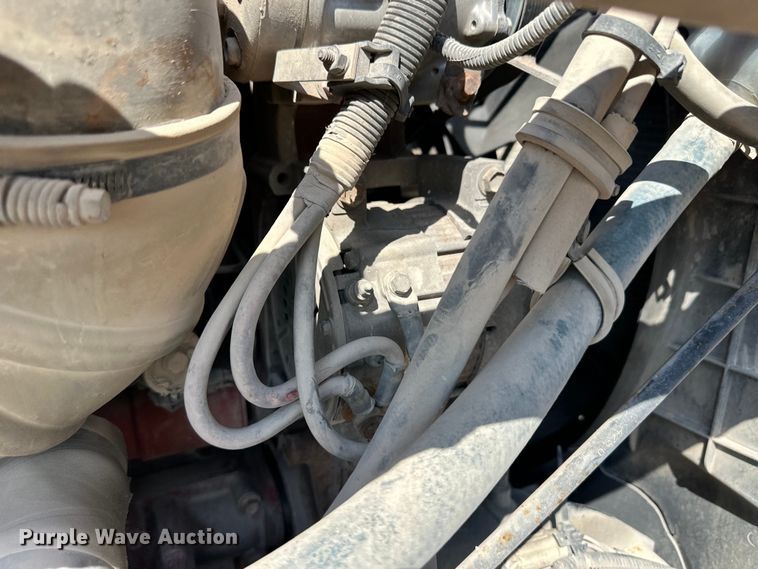 image for item OM9582 2007 International 9400i semi truck