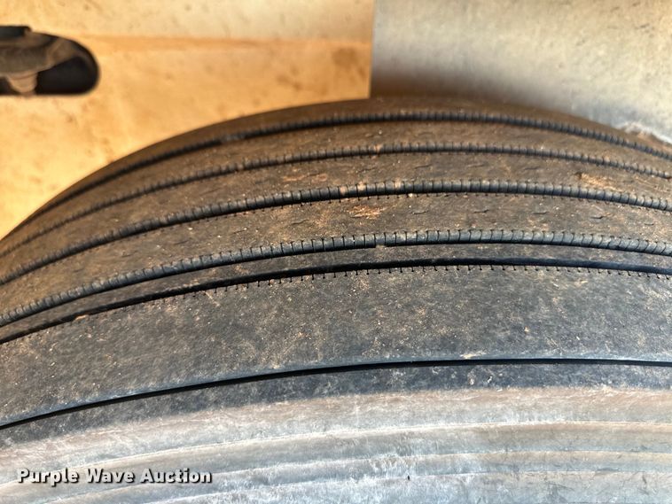 image for item OM9582 2007 International 9400i semi truck