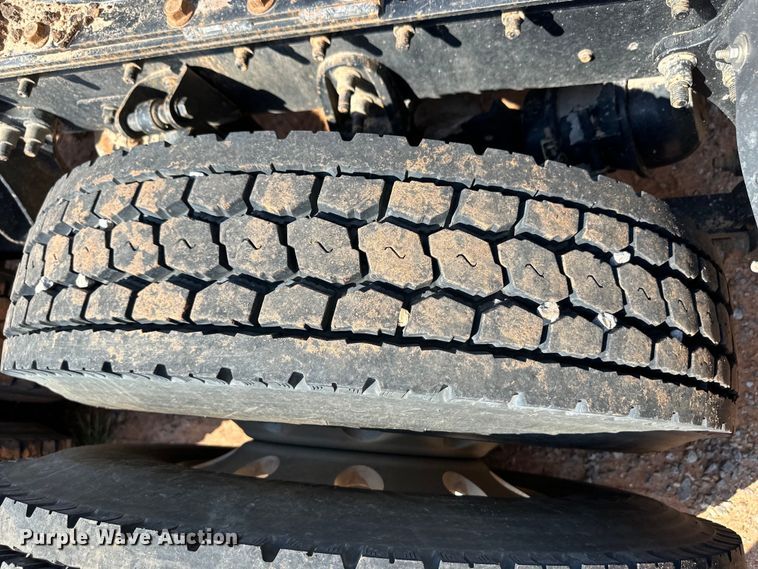 image for item OM9582 2007 International 9400i semi truck