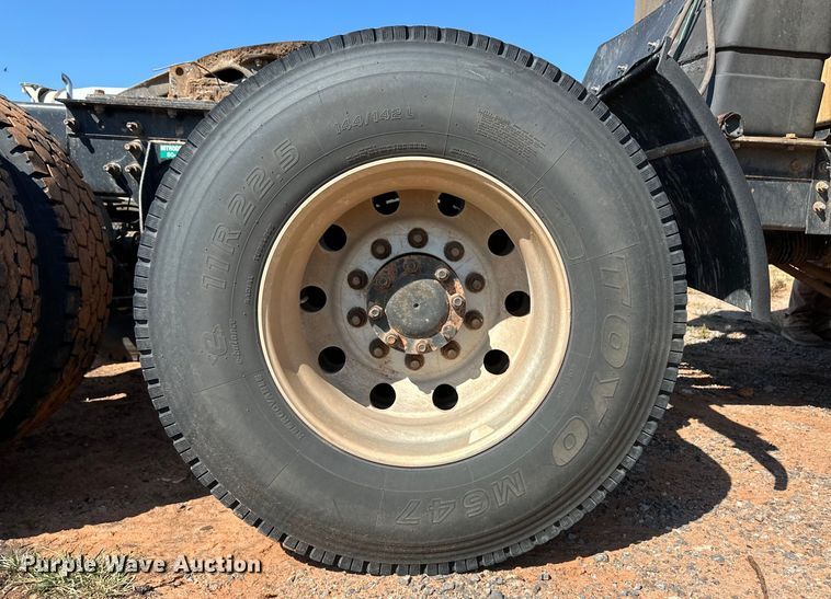 image for item OM9582 2007 International 9400i semi truck