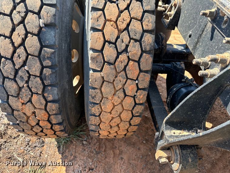 image for item OM9582 2007 International 9400i semi truck