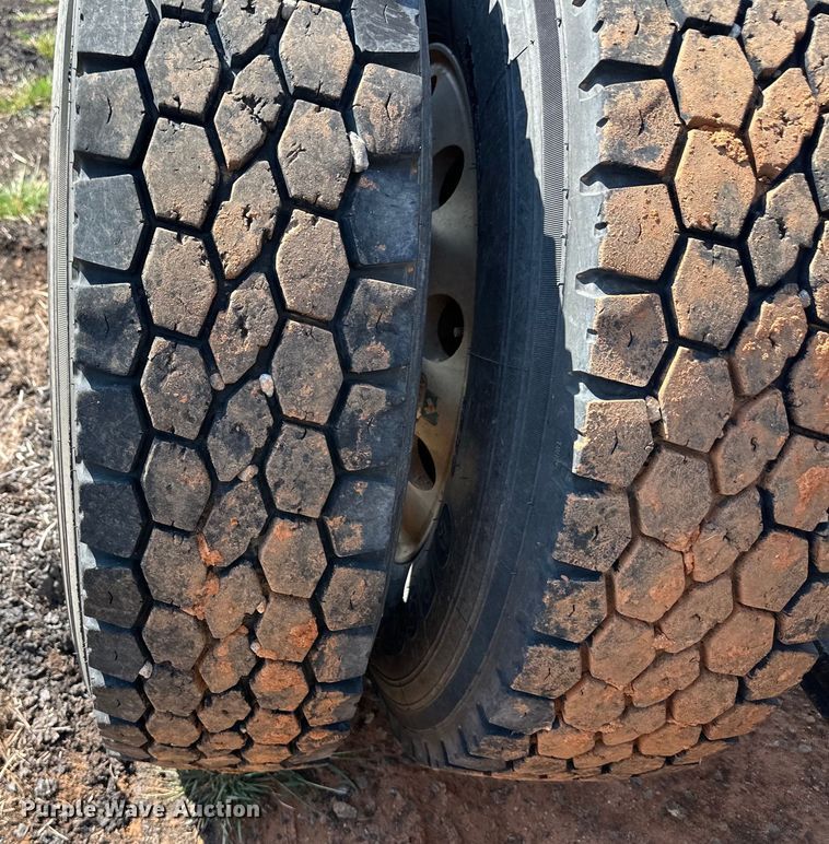 image for item OM9582 2007 International 9400i semi truck