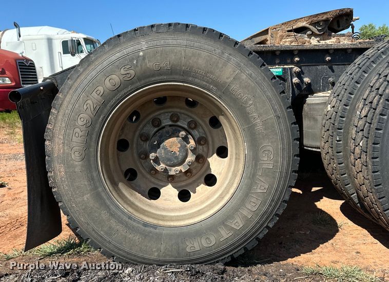 image for item OM9582 2007 International 9400i semi truck