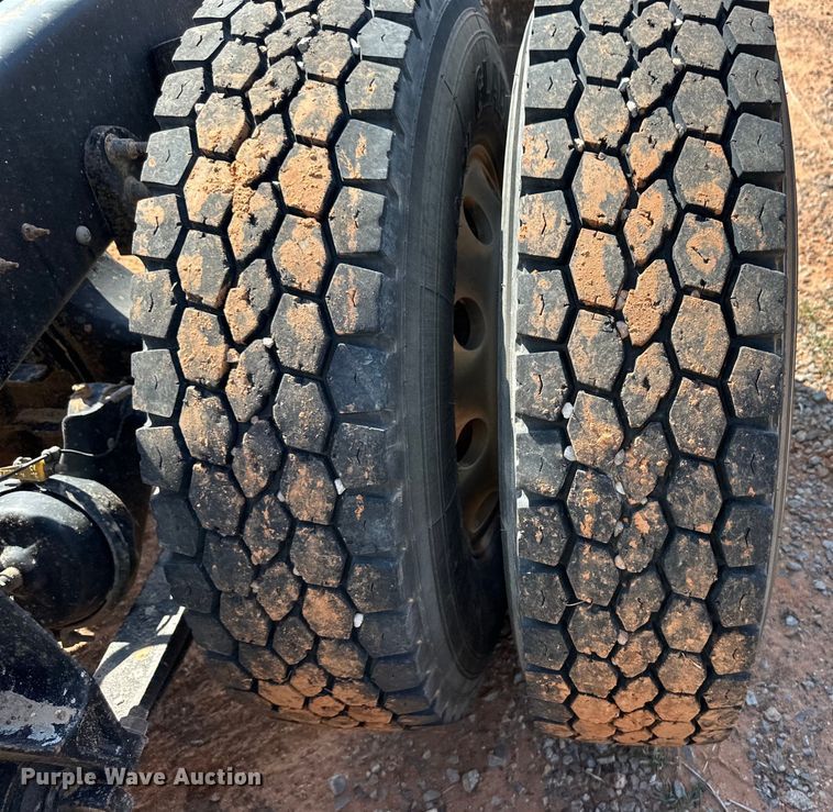 image for item OM9582 2007 International 9400i semi truck