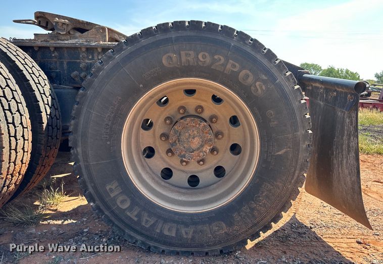 image for item OM9582 2007 International 9400i semi truck