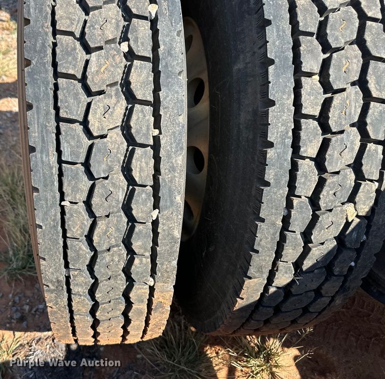 image for item OM9582 2007 International 9400i semi truck