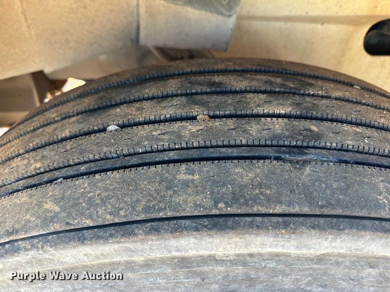 image for item OM9582 2007 International 9400i semi truck