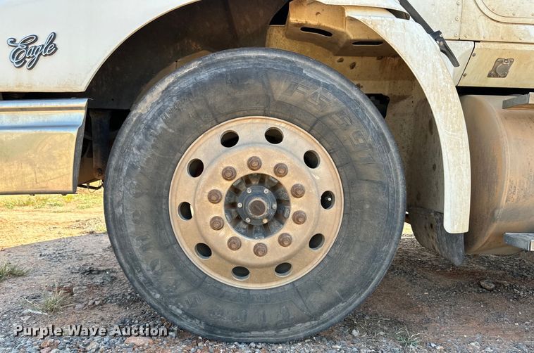 image for item OM9582 2007 International 9400i semi truck