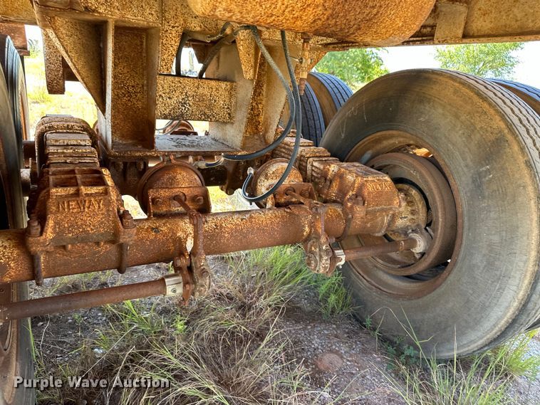 image for item OM9587 1975 Lufkin TD27 end dump trailer