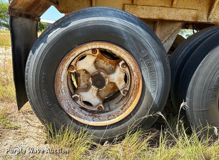 image for item OM9587 1975 Lufkin TD27 end dump trailer