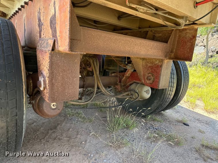 image for item OM9589 1998 Fruehauf end dump trailer