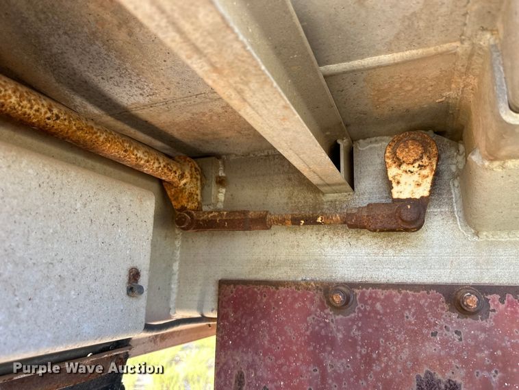 image for item OM9589 1998 Fruehauf end dump trailer