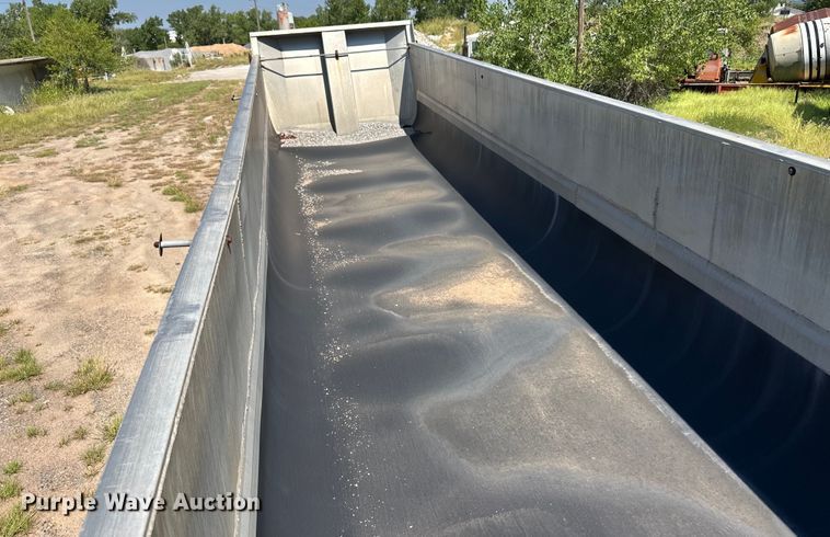 image for item OM9589 1998 Fruehauf end dump trailer