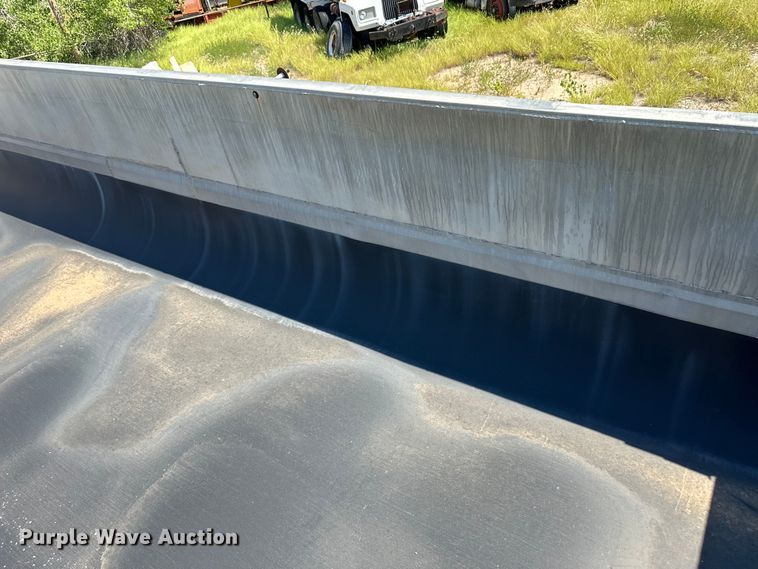 image for item OM9589 1998 Fruehauf end dump trailer