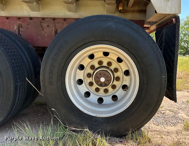 image for item OM9589 1998 Fruehauf end dump trailer