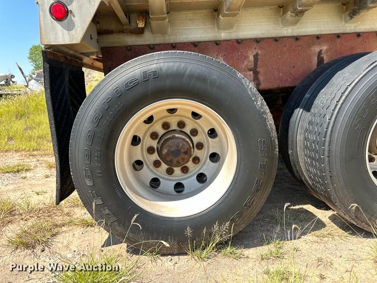 image for item OM9589 1998 Fruehauf end dump trailer