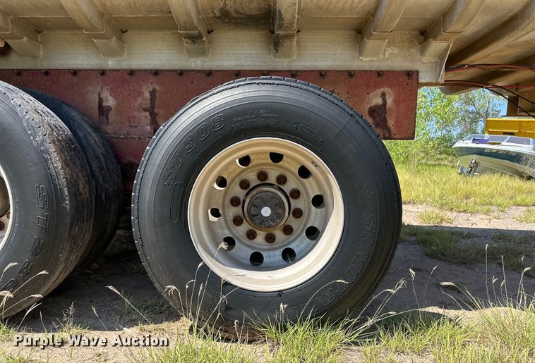 image for item OM9589 1998 Fruehauf end dump trailer