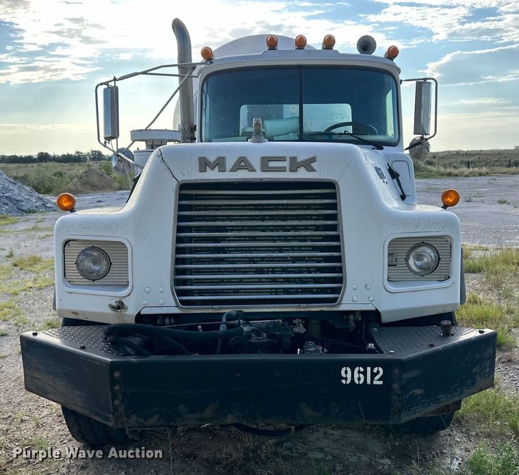 image for item OM9601 1996 Mack DM690S ready mix truck