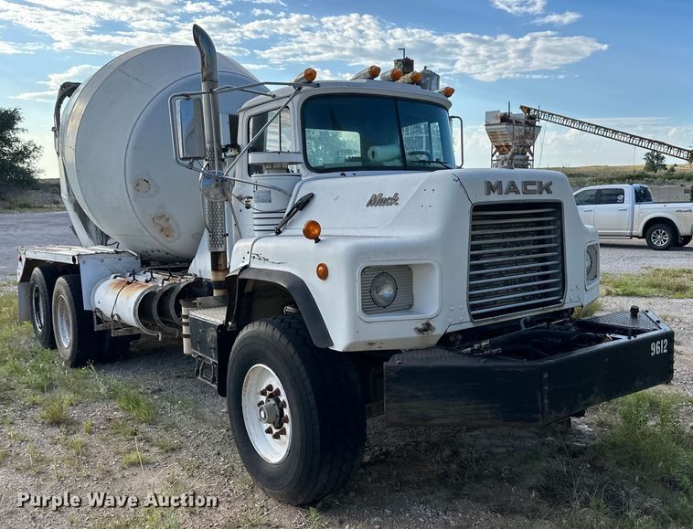 image for item OM9601 1996 Mack DM690S ready mix truck