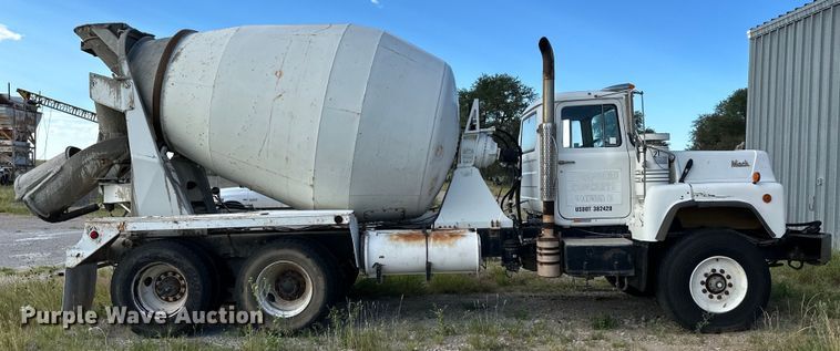 image for item OM9601 1996 Mack DM690S ready mix truck