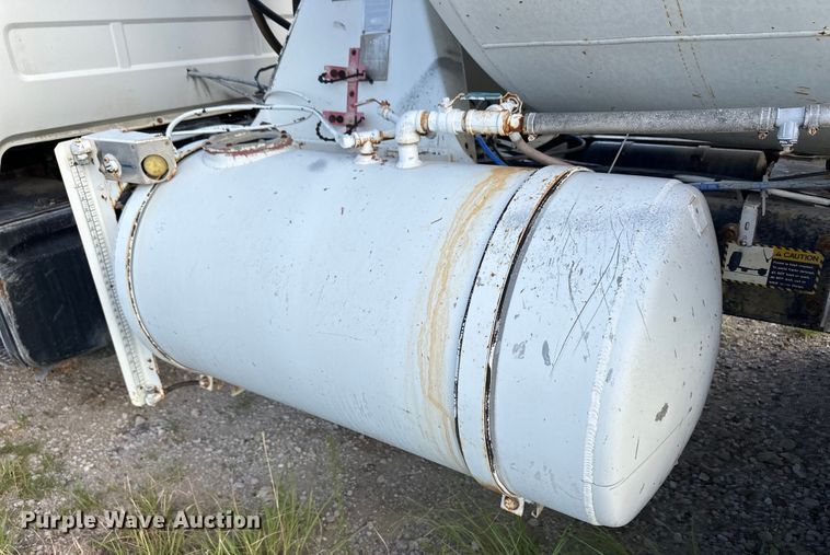 image for item OM9601 1996 Mack DM690S ready mix truck