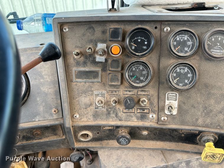 image for item OM9601 1996 Mack DM690S ready mix truck