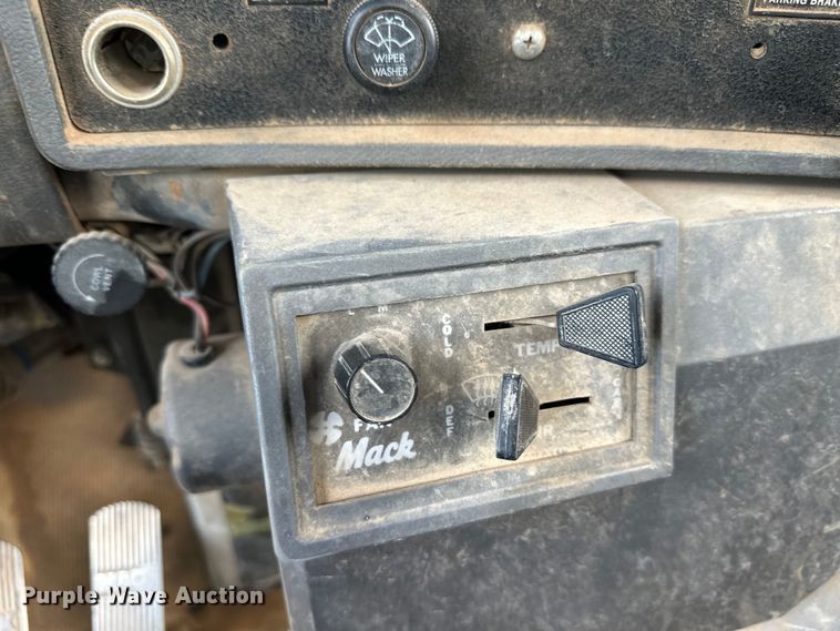 image for item OM9601 1996 Mack DM690S ready mix truck